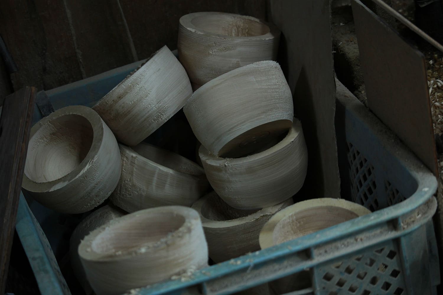 会津漆器の製作途中の様子