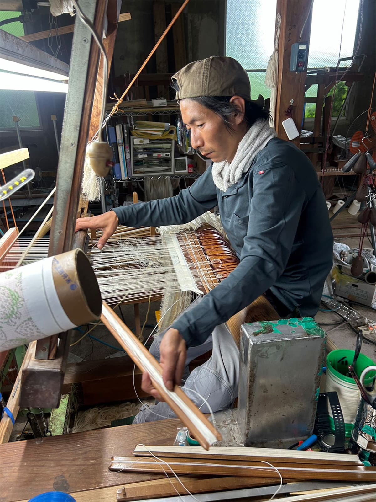 前田紬工芸の作業の様子