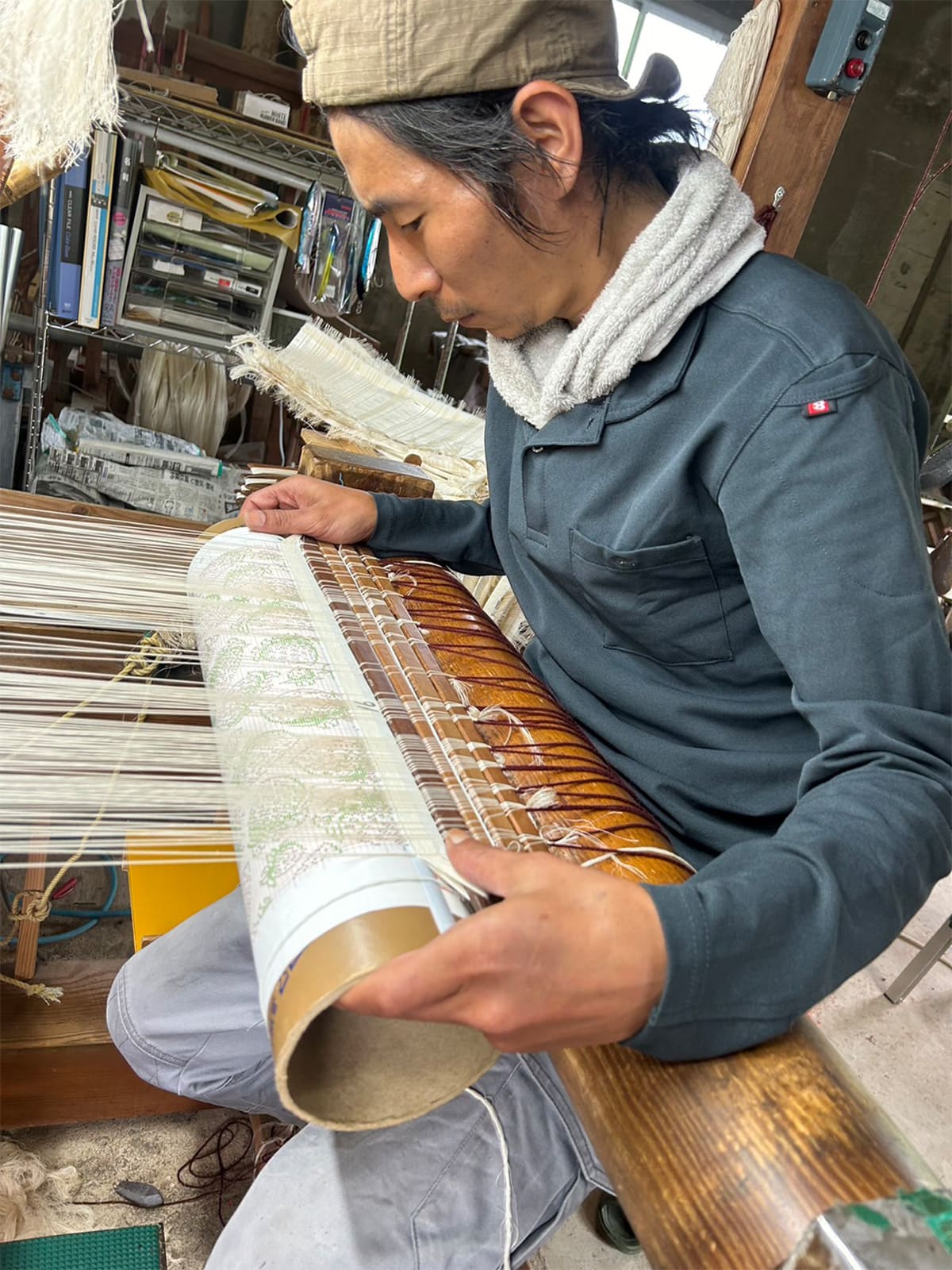 前田紬工芸の作業の様子