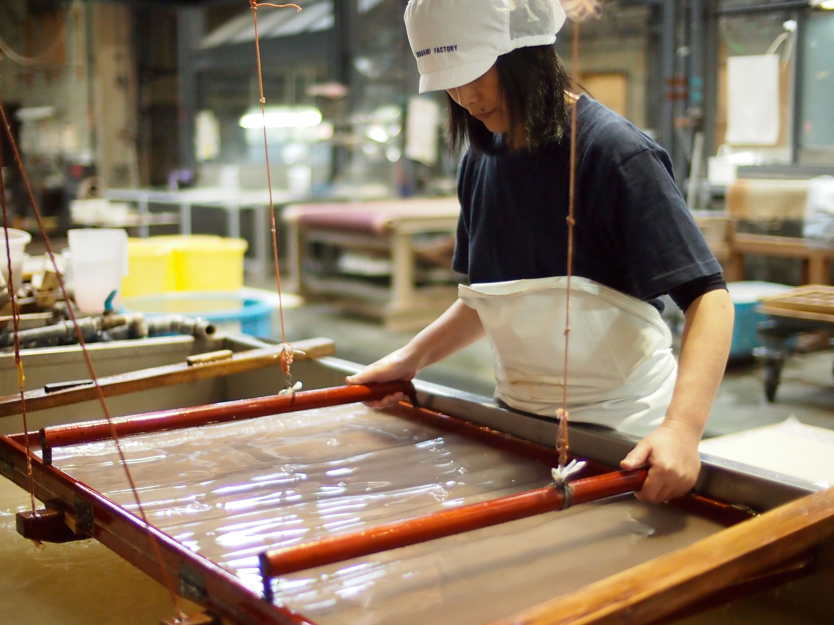 尾張仏具商品が並んでいる様子