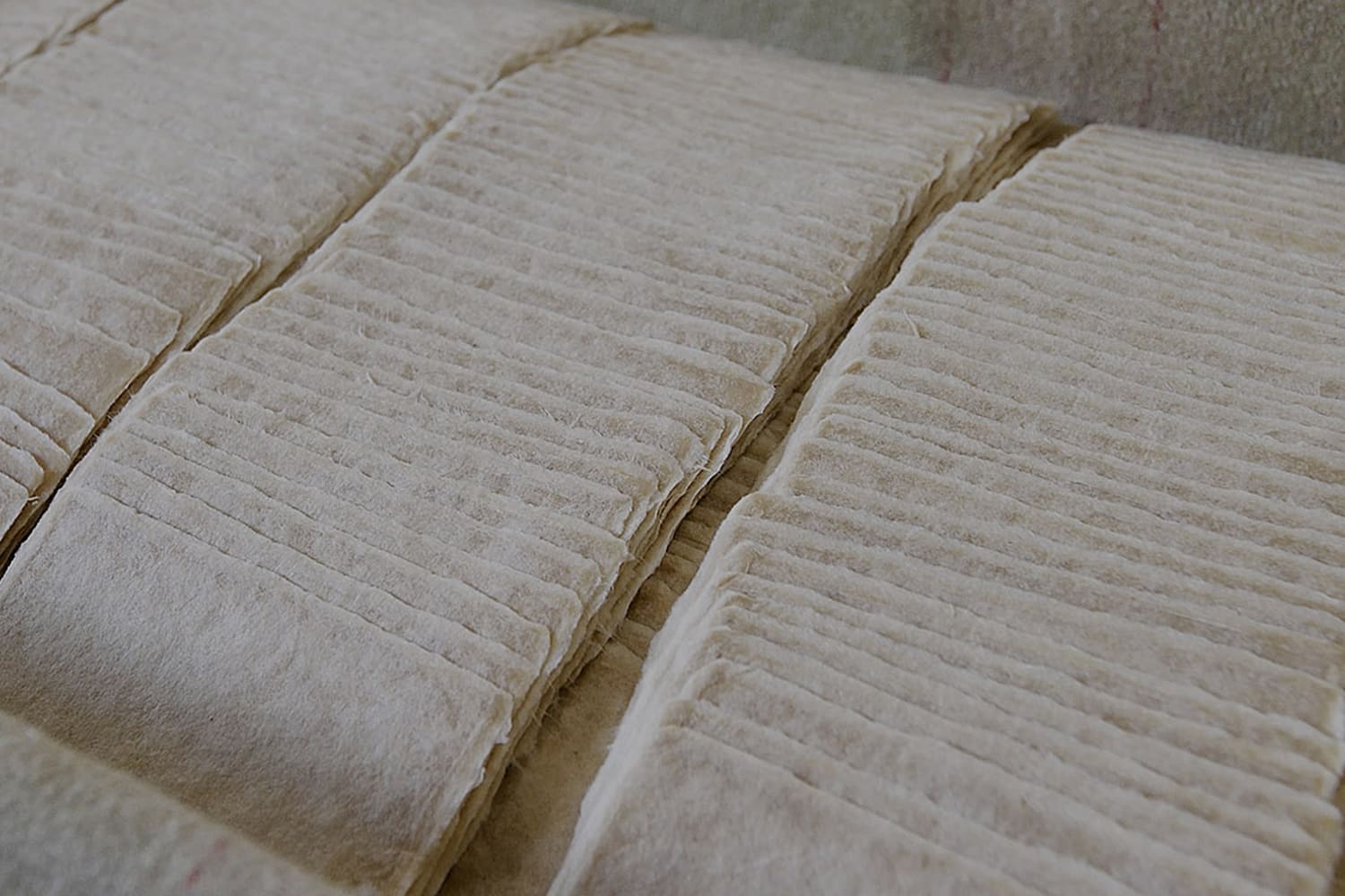 漉かれた幾重もの石州和紙