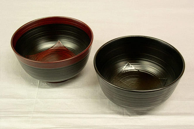 木曽漆器の伝統技術で作られた、美しく堅牢なお椀